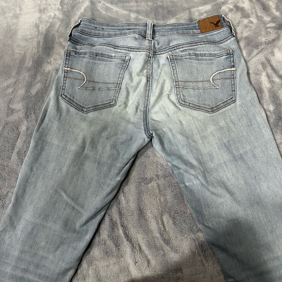 American Eagle light wash low-rise jeggings - Picture 3 of 8